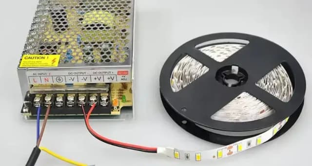 Jaki kabel do LED 24V? Wybierz odpowiedni przewód, uniknij problemów Jaki kabel do LED 24V? Wybierz odpowiedni przewód, uniknij problemów