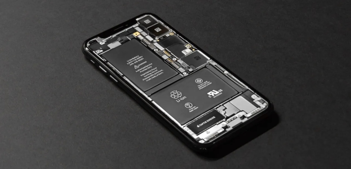 Ile kosztuje wymiana baterii w iPhone XS? Ceny w serwisach w Polsce
