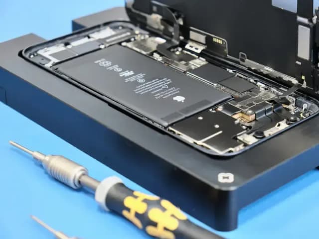 Wymiana baterii w iStore - sprawdź dostępność i ceny w Środzie Wlkp.
