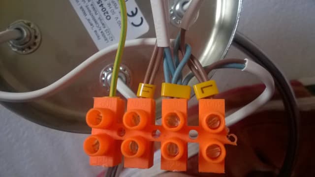 Jak podłączyć żyrandol na 4 żarówki 3 kable z sufitu bez problemów