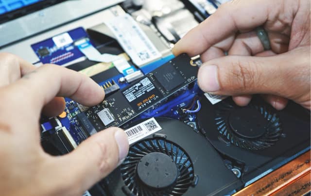 Ile kosztuje wymiana dysku w laptopie Lenovo? Sprawdź ceny i opcje